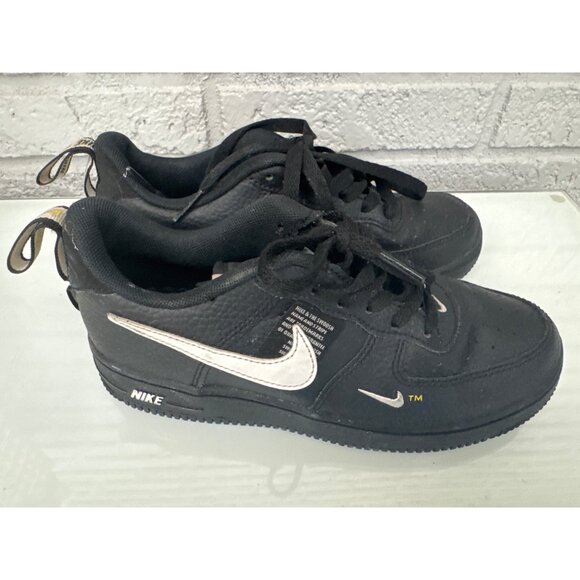 Nike Air Force One LV 8 Utility Kids Black Sneakers Size 3Y - Picture 3 of 7
